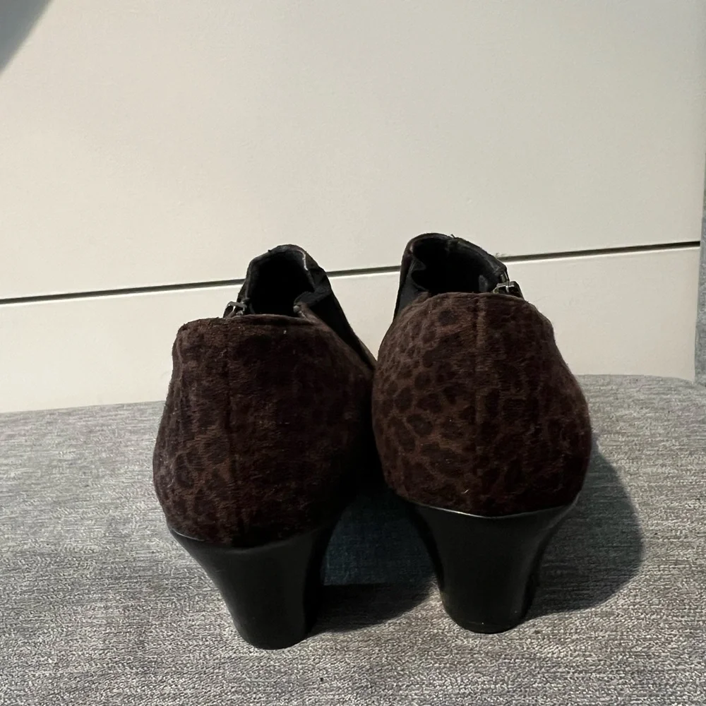 Munro Womens Brown Leopard Print Fabric Zip Up Booties - Picture 4 of 6